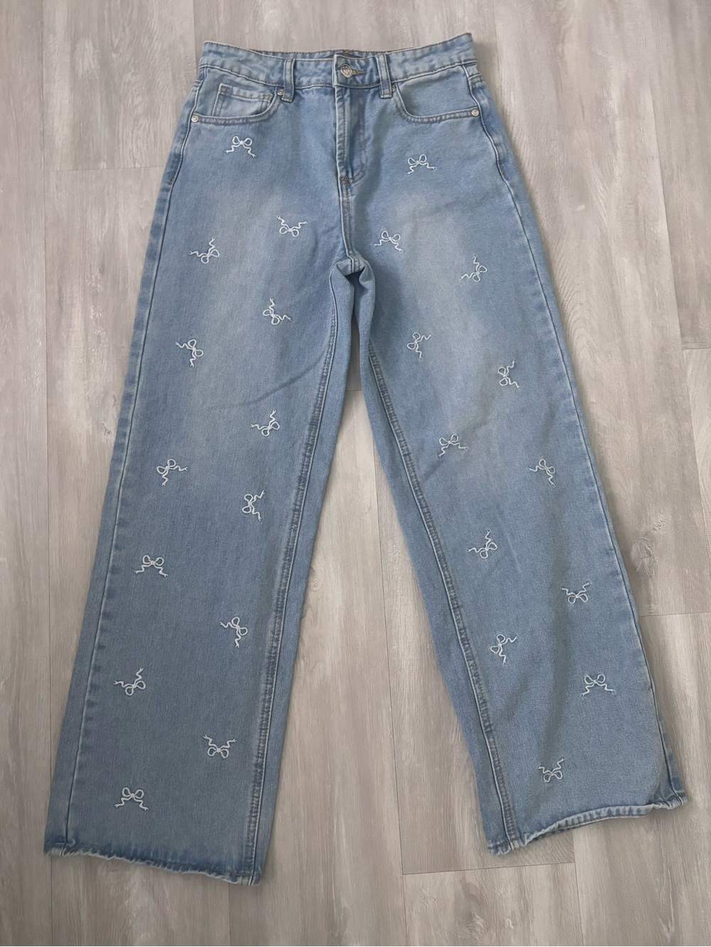 Cali1850 wide leg bow embroidered jeans size 3/26